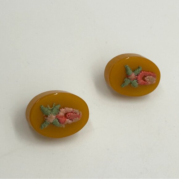 Bakelite Clip-On Earrings Butterscotch Pink & Green Embroidered Floral Vintage - Picture 5 of 15